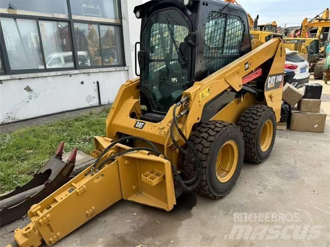 CAT 246 D Schrankladers