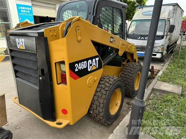 CAT 246 D Schrankladers