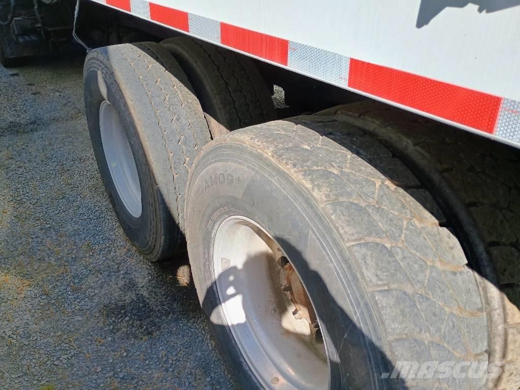 Mack MRU 613 Vuilniswagens