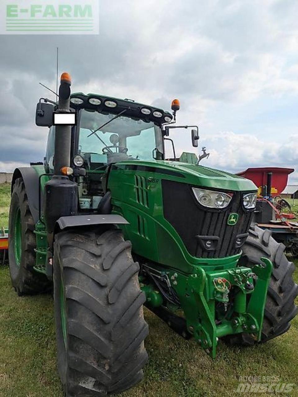 John Deere 6215 r Tractoren