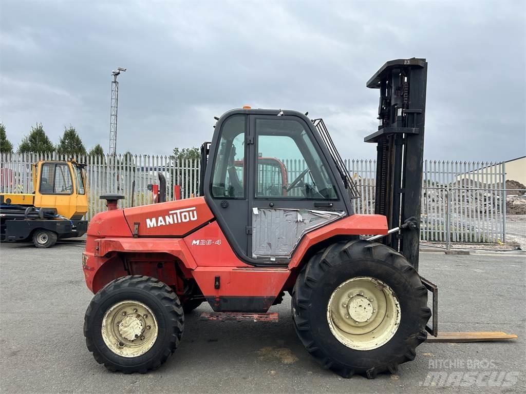 Manitou M26-4 Vorkheftruck voor zwaar terrein