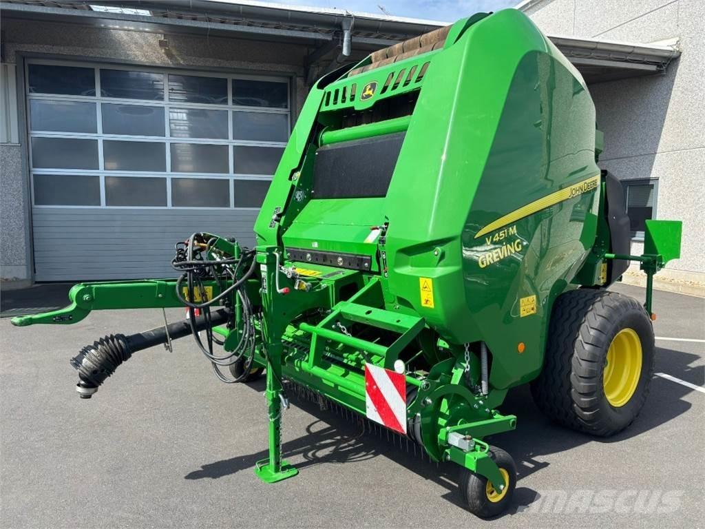 John Deere V451M Ronde-balenpersen
