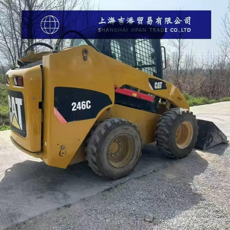 CAT 246 C Schrankladers
