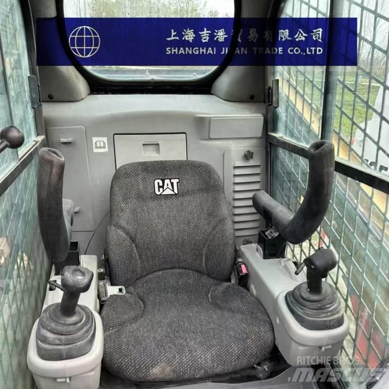 CAT 246 C Schrankladers