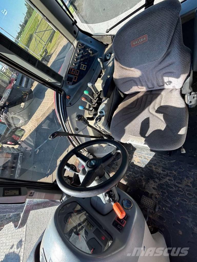 Valtra T 193 Tractoren