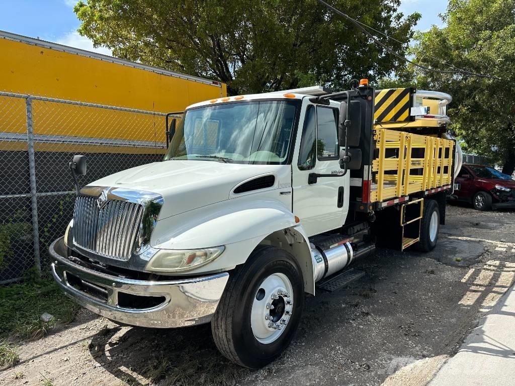 International 4300 Platte bakwagens