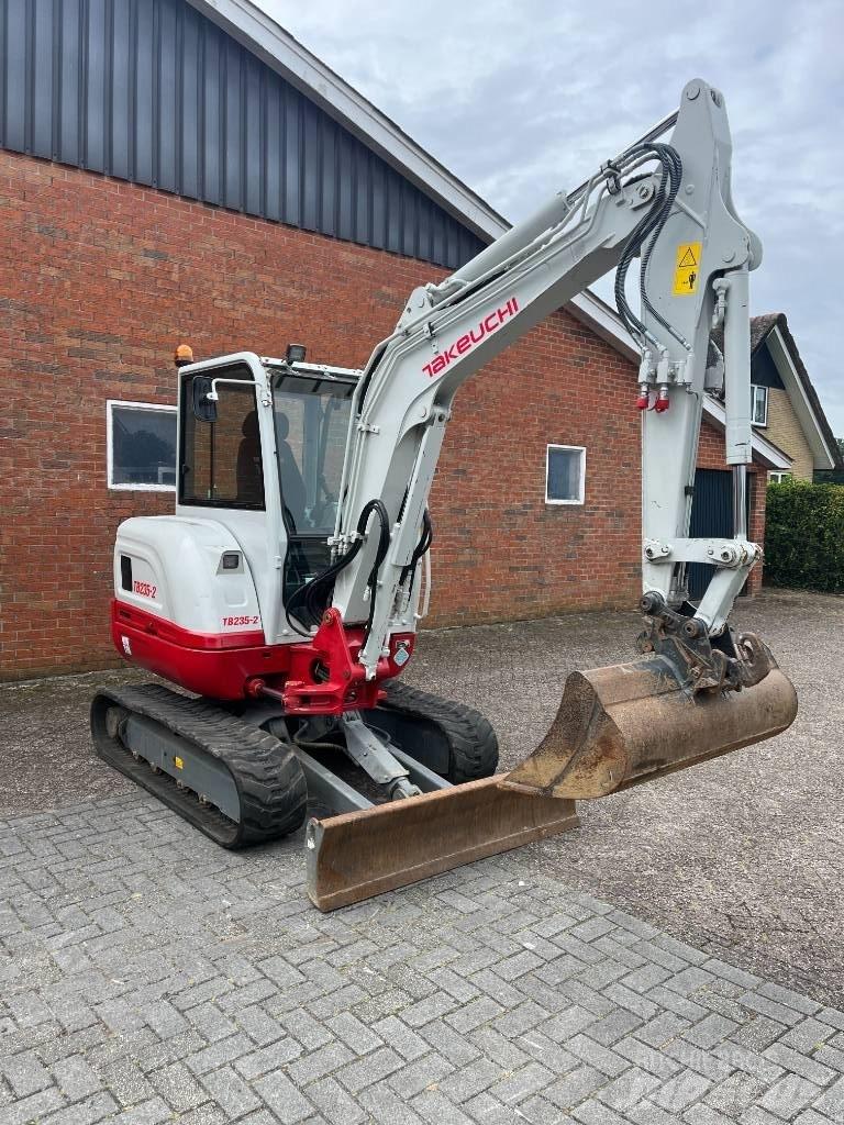 Takeuchi tb235-2 Minigraafmachines < 7t
