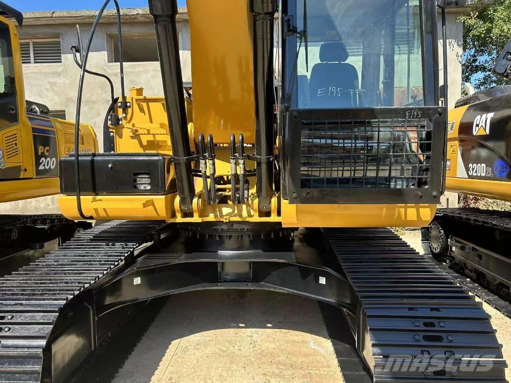 CAT 320 Rupsgraafmachines