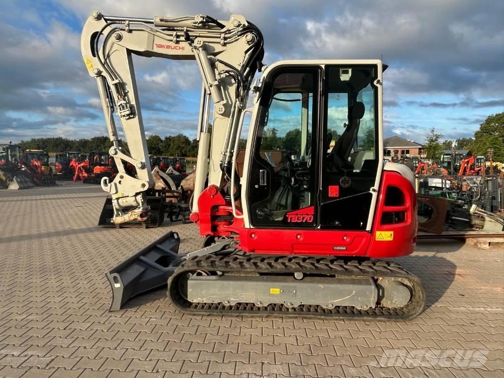 Takeuchi TB 370 V4 Midigraafmachines 7t - 12t