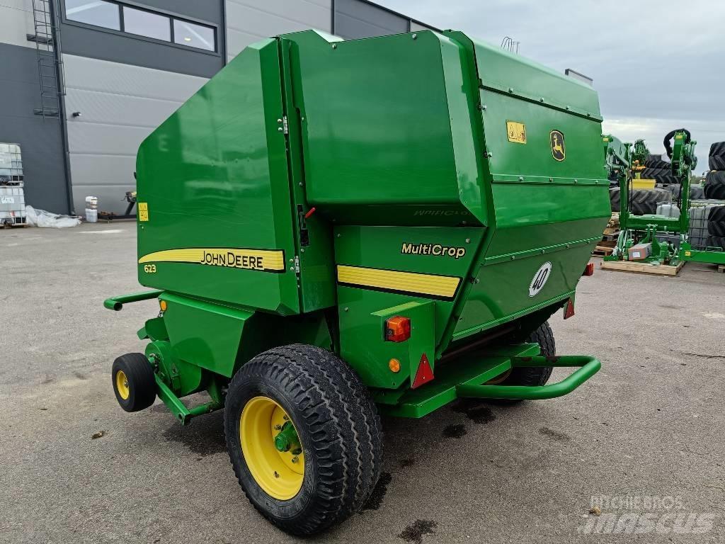 John Deere 623N Ronde-balenpersen
