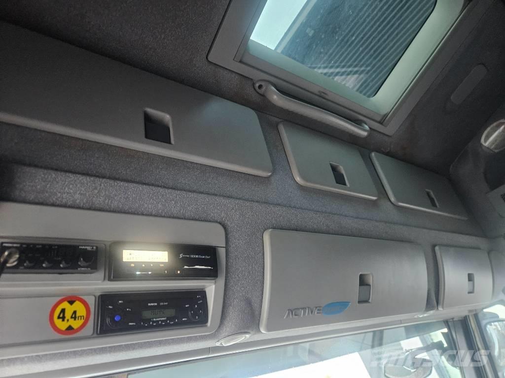 Iveco Stralis 6x2 Bakwagens met gesloten opbouw