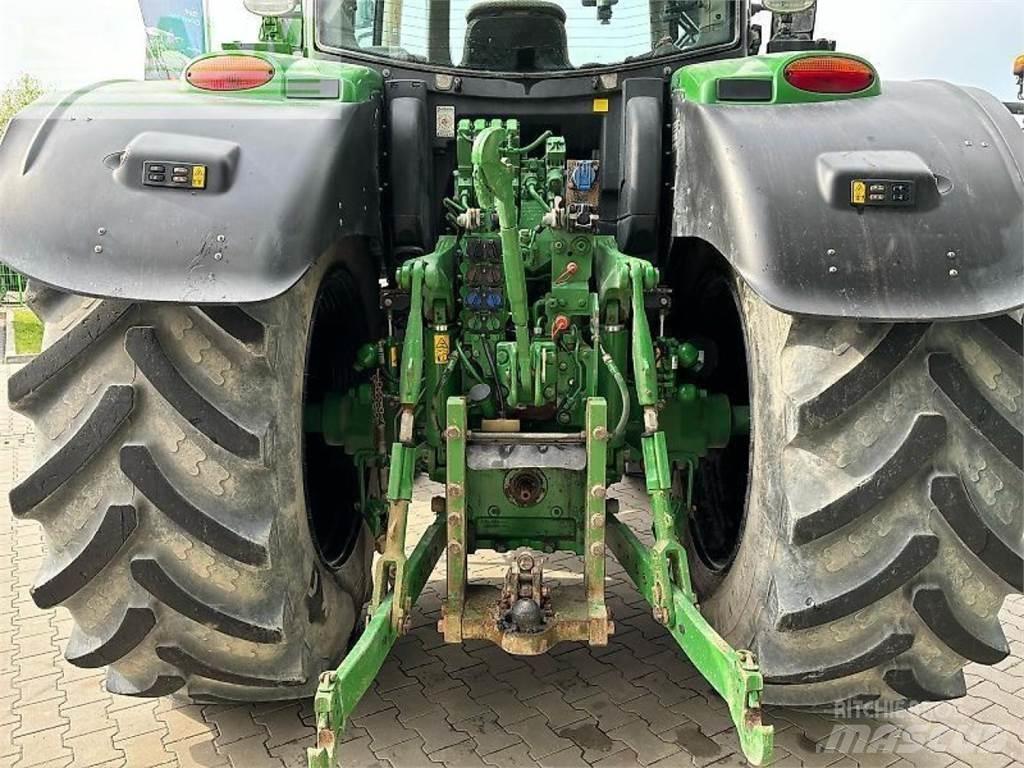 John Deere 6215 r Tractoren