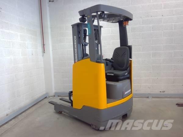 Jungheinrich ETV 210 Reachtruck voor hoog niveau