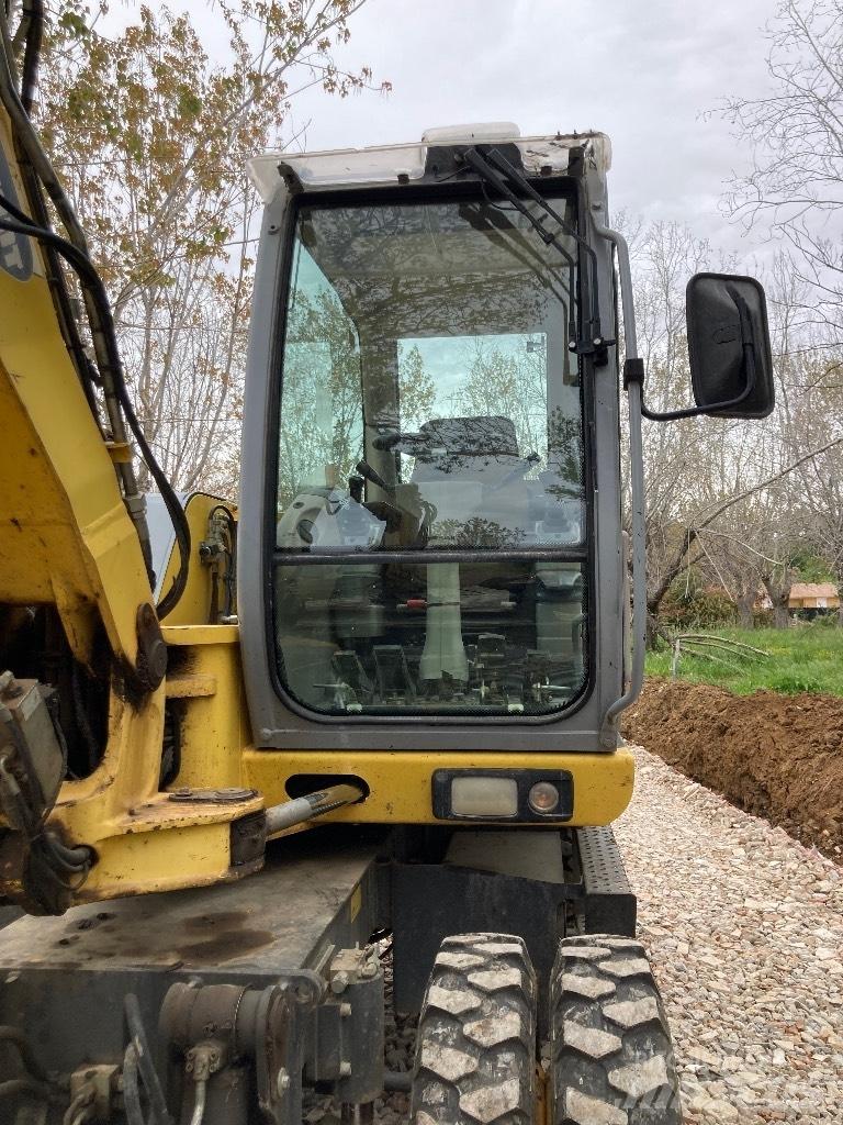 New Holland MH 2.6 Wielgraafmachines