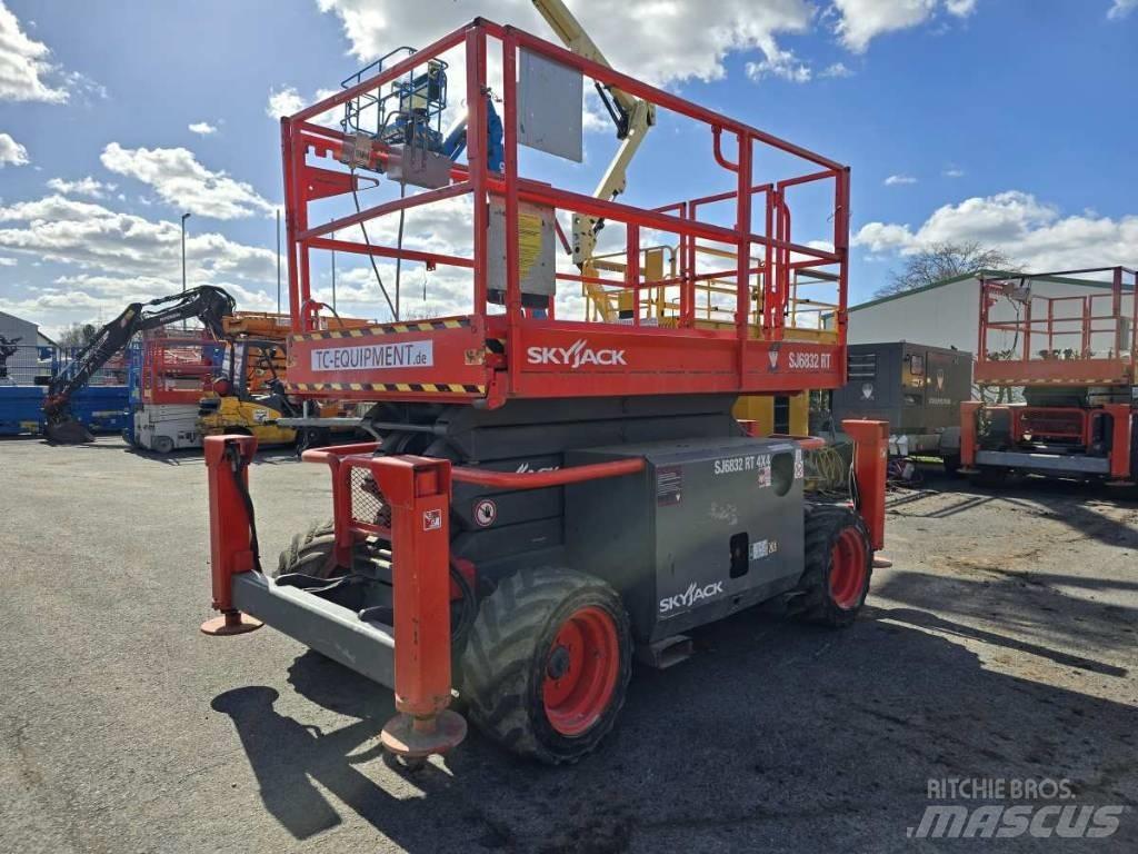 SkyJack SJ 6832 RT Schaarhoogwerkers