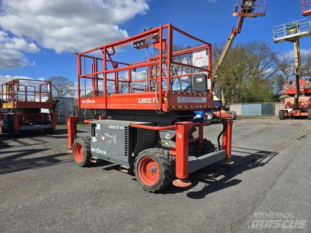 SkyJack SJ 6832 RT Schaarhoogwerkers