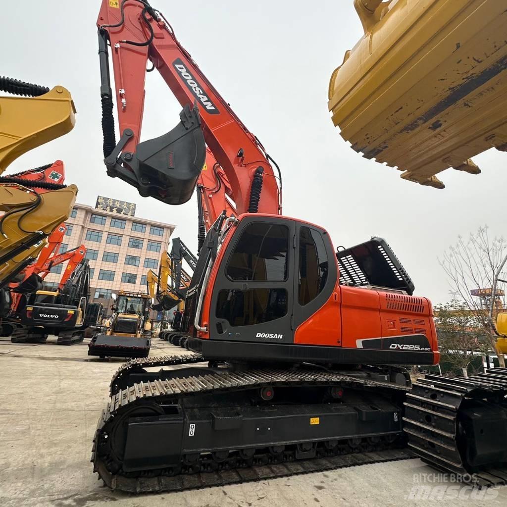 Doosan DX225LC-9 Rupsgraafmachines