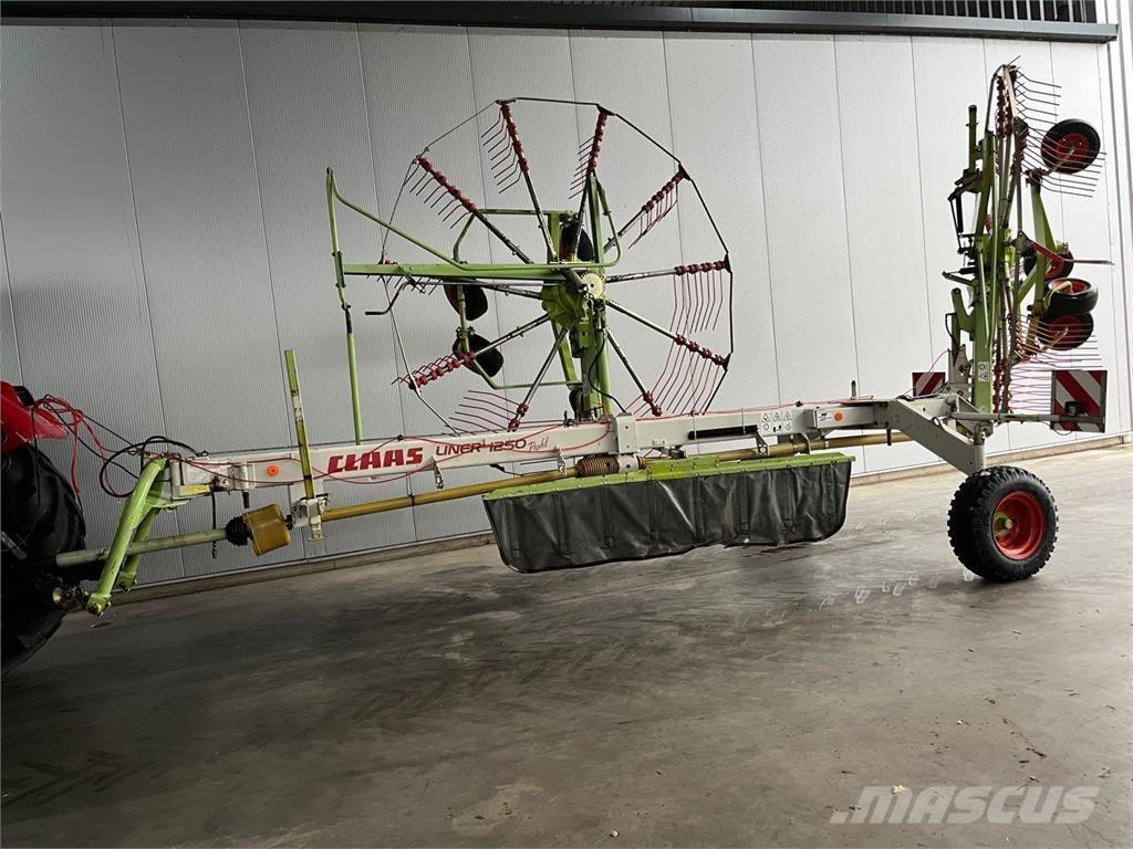 CLAAS Liner 1250 Zwadharken