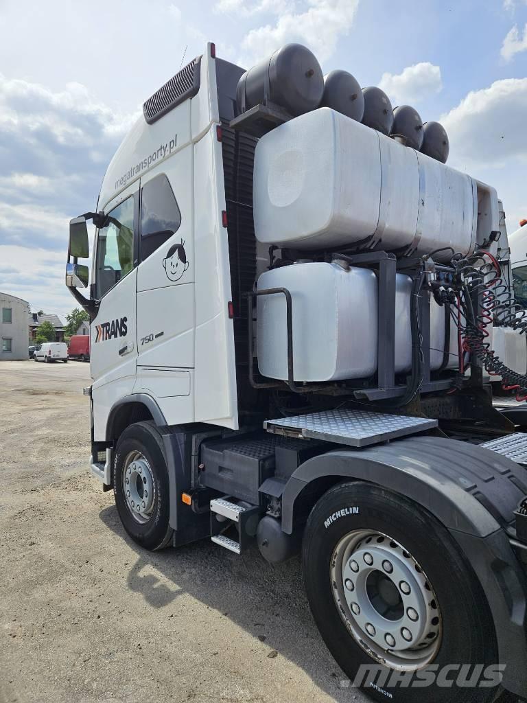 Volvo FH16 750KM 8x4 Trekkers
