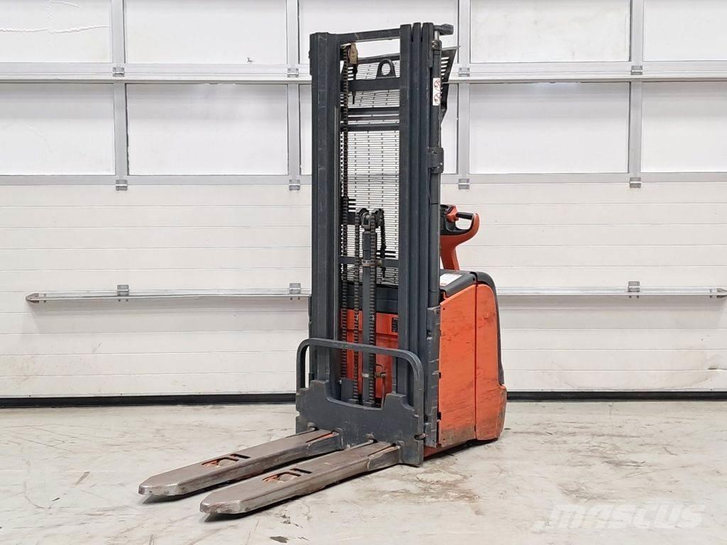 Linde L14 Meeloop stapelaar