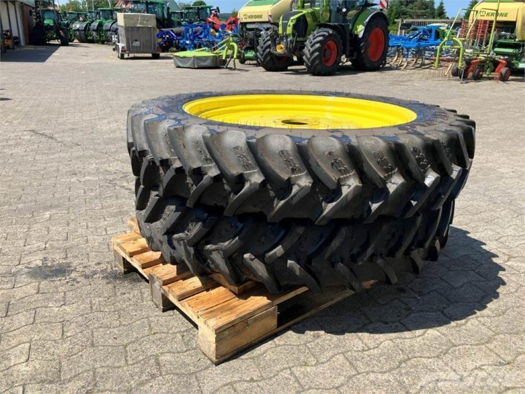 BKT 320/90R42 Banden, wielen en velgen