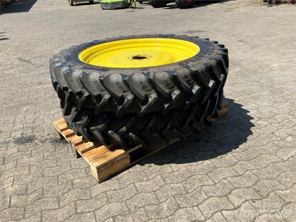 BKT 320/90R42 Banden, wielen en velgen