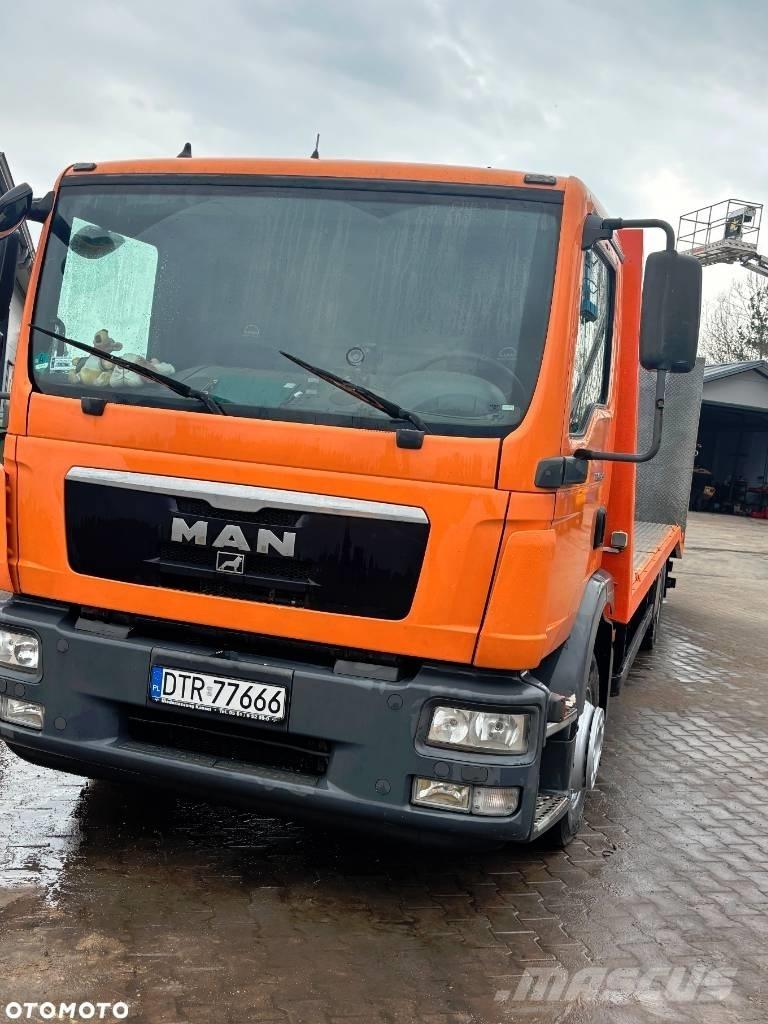 MAN TGM 15.290 Vrachtwagen met vlakke laadvloer en lier