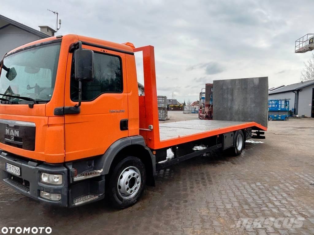 MAN TGM 15.290 Vrachtwagen met vlakke laadvloer en lier
