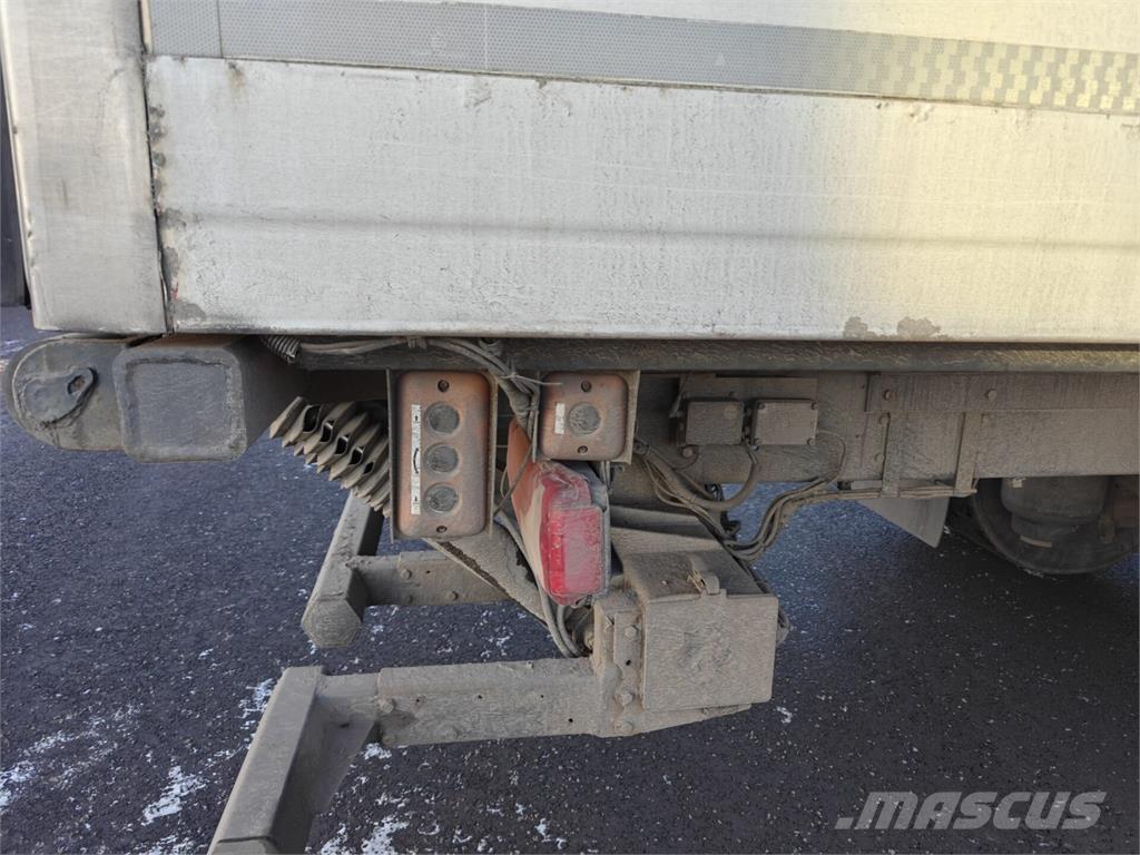 Scania P320 Bakwagens met gesloten opbouw