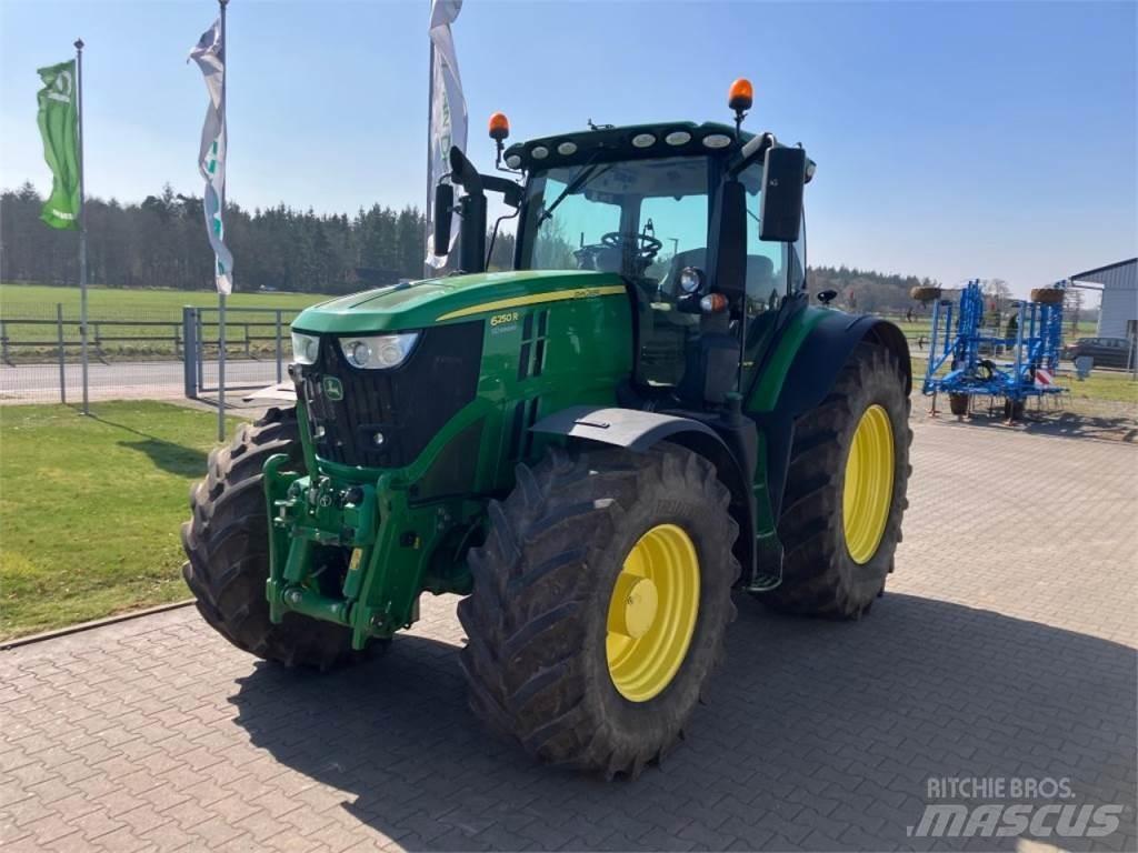 John Deere 6250R Tractoren