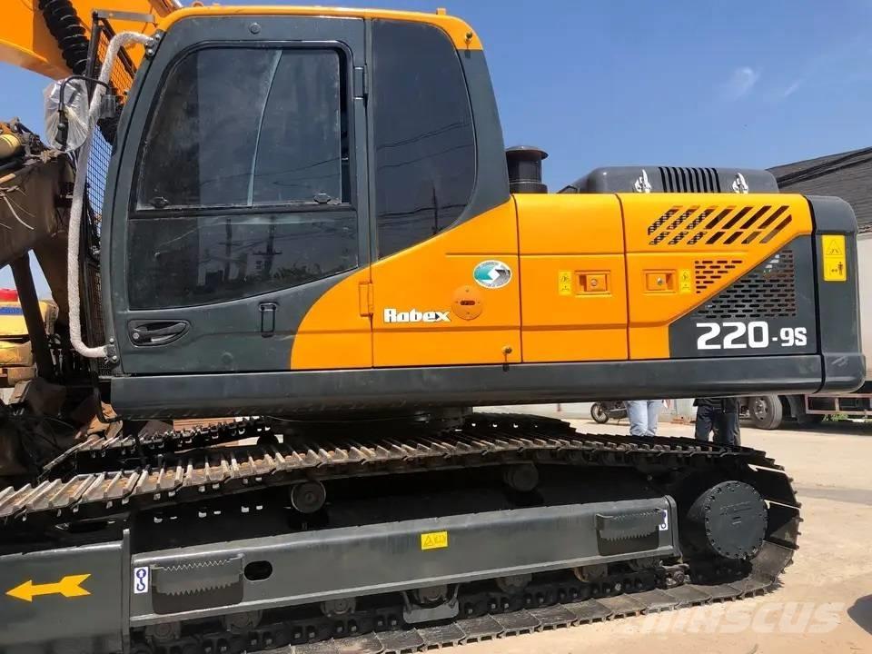 Hyundai R220-9s Rupsgraafmachines