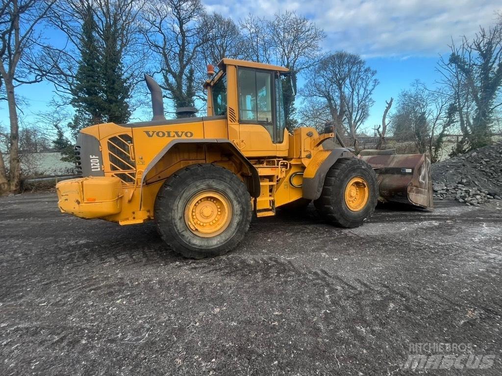 Volvo L 120 F Wielladers