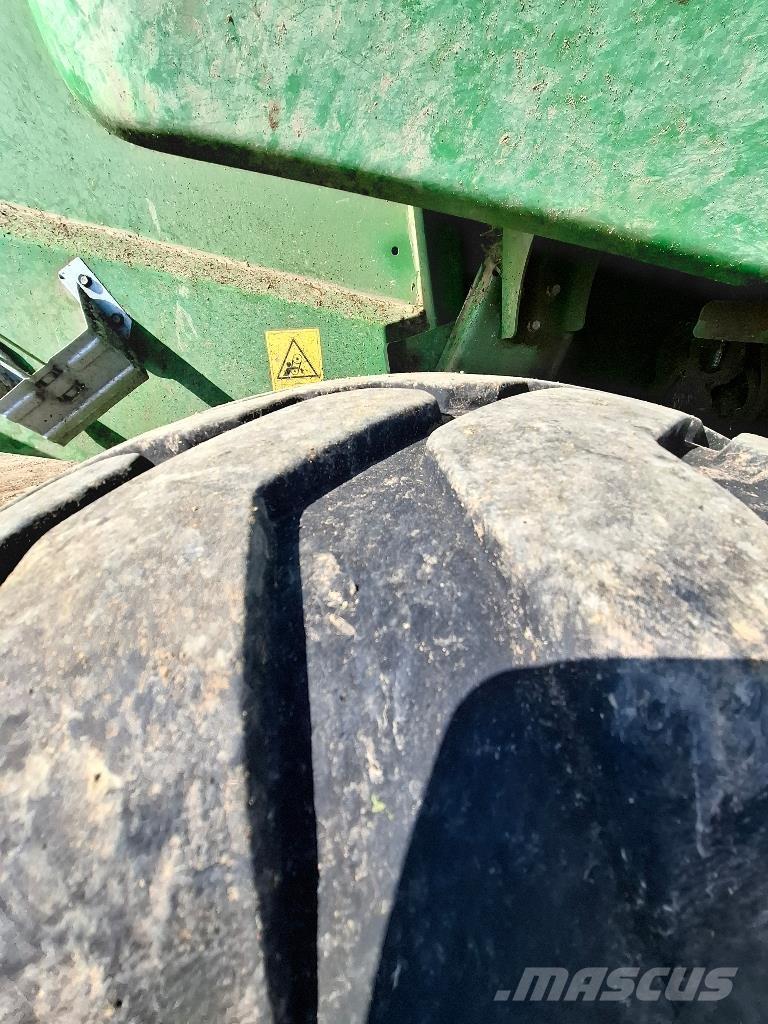 John Deere V461M Ronde-balenpersen