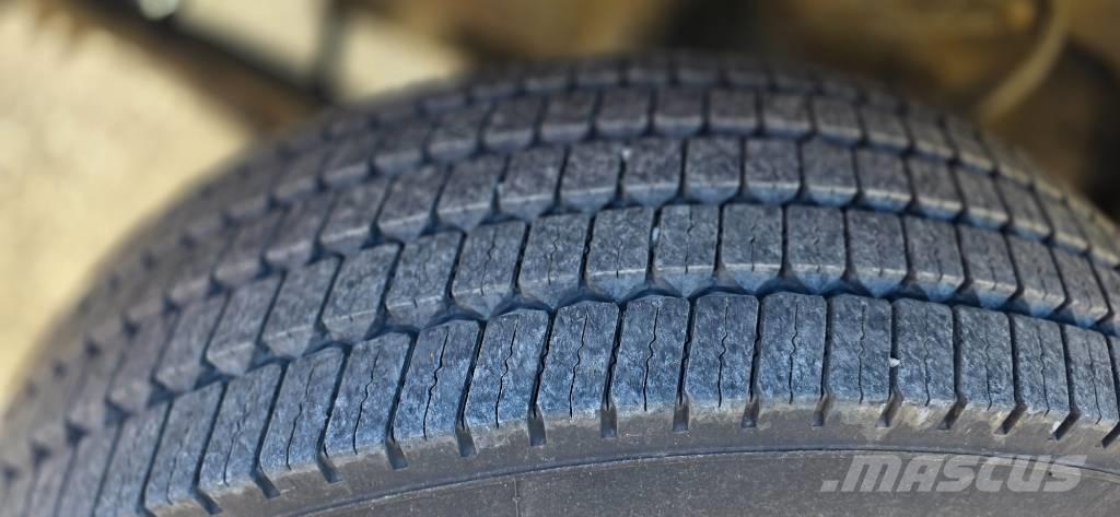 Sisu SM 300 Vrachtwagens voor bosbouwmachines