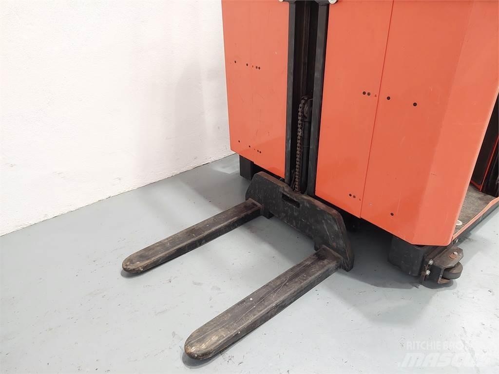 BT OP1000HSE Orderpicker voor middelhoog niveau
