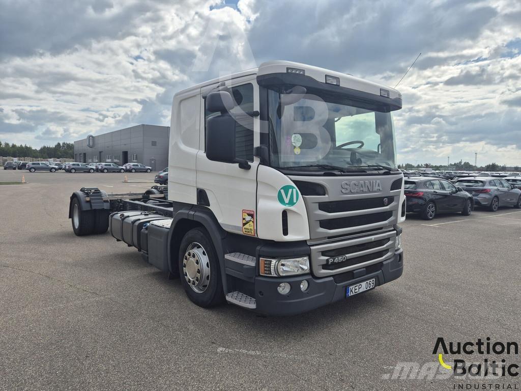 Scania P 450 Chassis met cabine