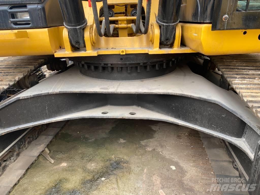 CAT 330 D Rupsgraafmachines