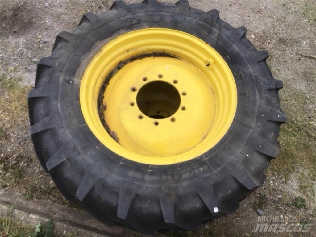 Michelin 420/85R34 Banden, wielen en velgen