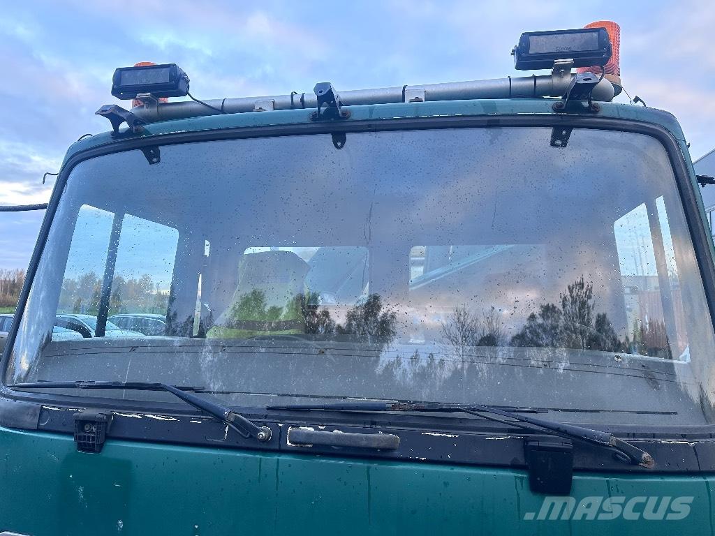 Volvo FL 6 Vrachtwagen met vlakke laadvloer en lier