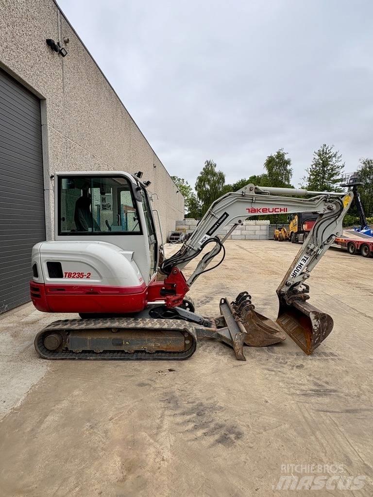 Takeuchi TB 235 Minigraafmachines < 7t