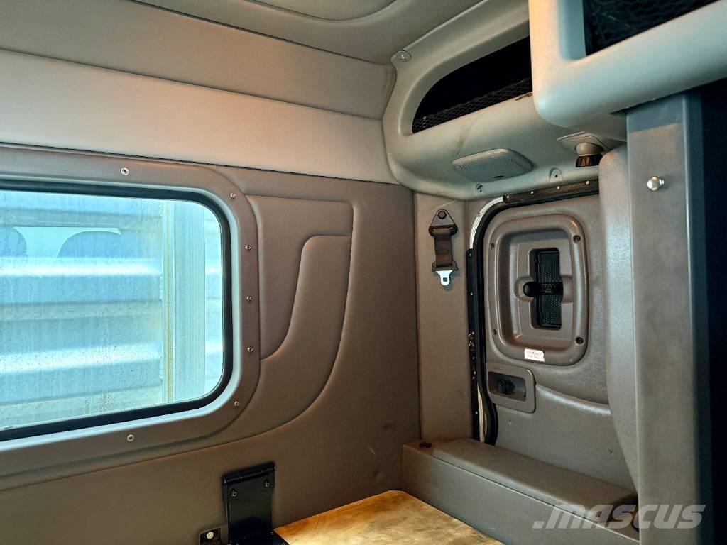 Peterbilt 388 Trekkers