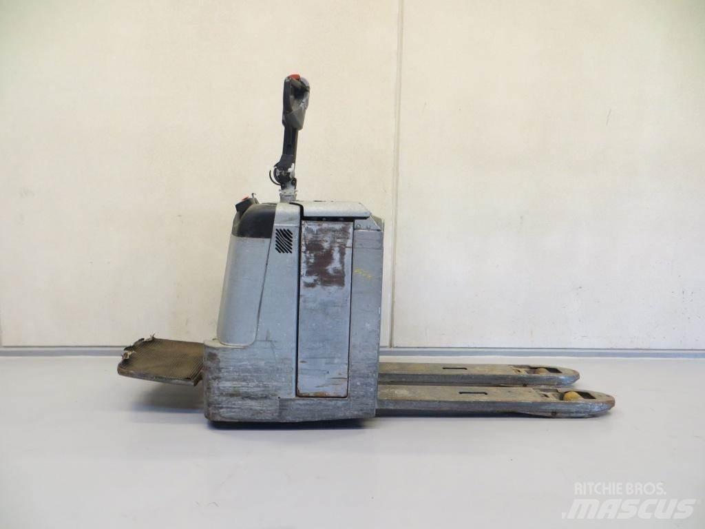 BT LPE240/8 Pallettruck met meerij platform