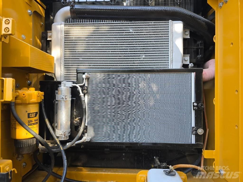 CAT 320D2 Rupsgraafmachines