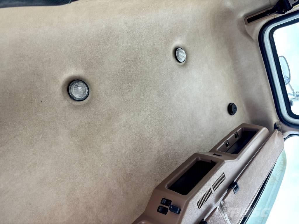 Mack GU713 Sleepwagens