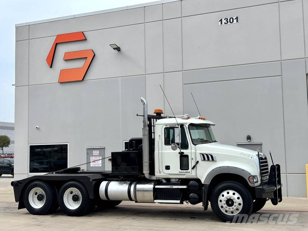 Mack GU713 Sleepwagens