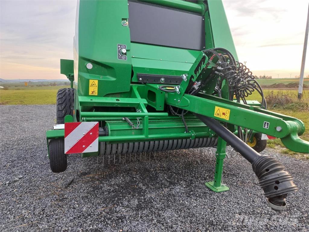 John Deere V461M Ronde-balenpersen