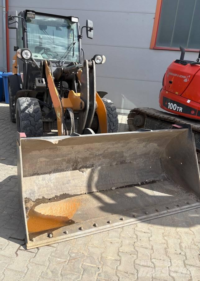 CASE 121F Wielladers