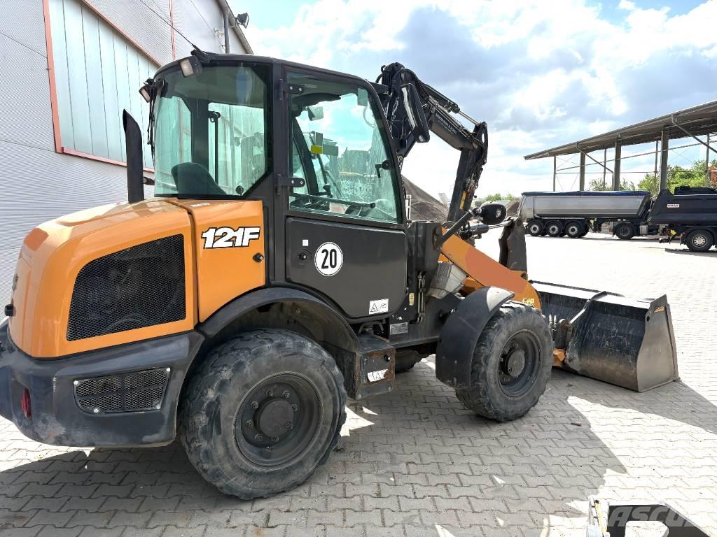 CASE 121F Wielladers