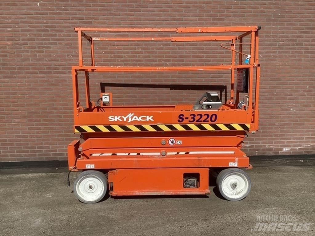 SkyJack SJIII3220 Schaarhoogwerkers