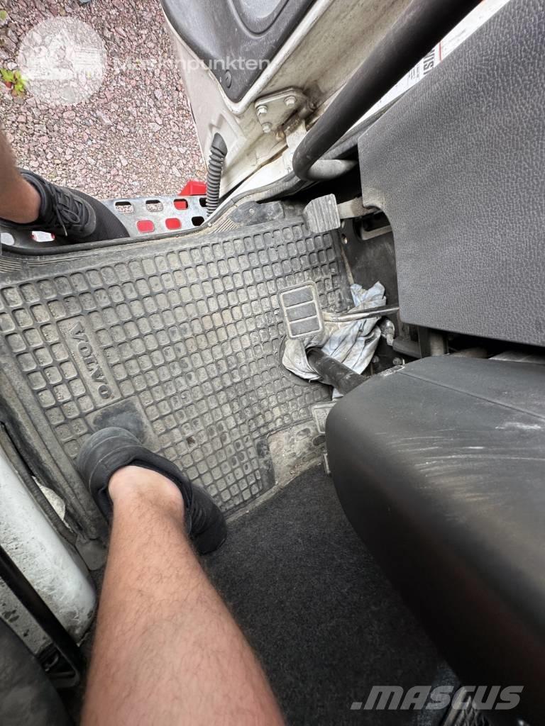 Volvo FL 6 Bakwagens met gesloten opbouw